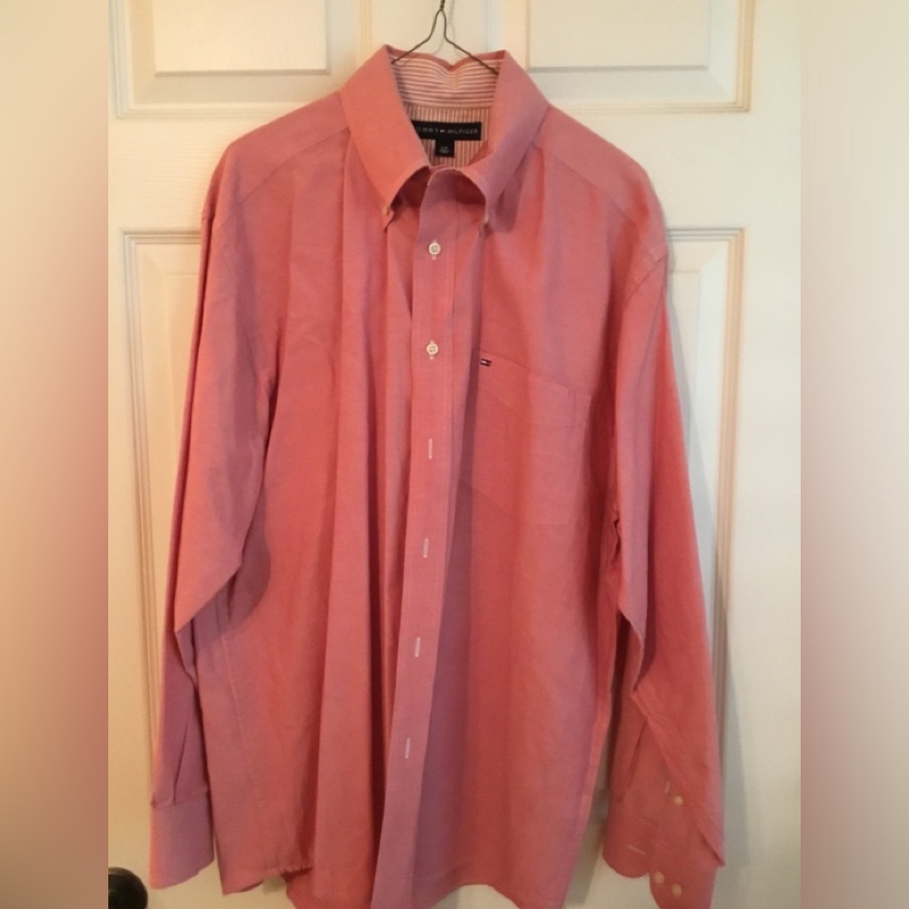 Men's Tommy Hilfiger 100% cotton button down Size Large, prep style!